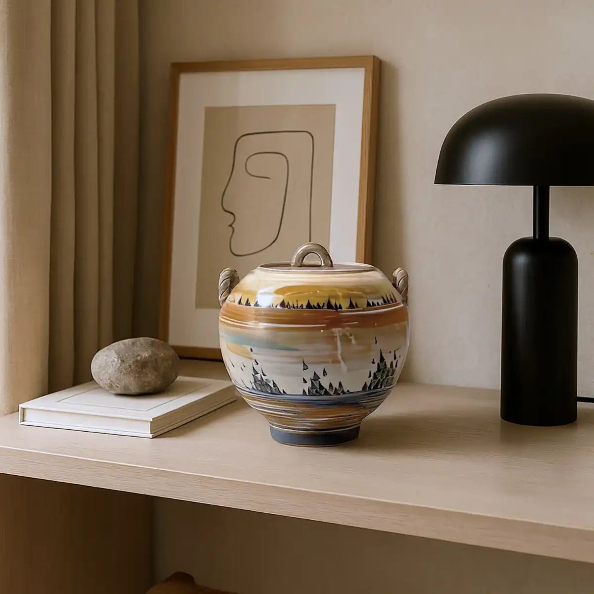 Vaso con coperchio Vento di Lilla, in ceramica naturale con delicati dettagli color lilla.