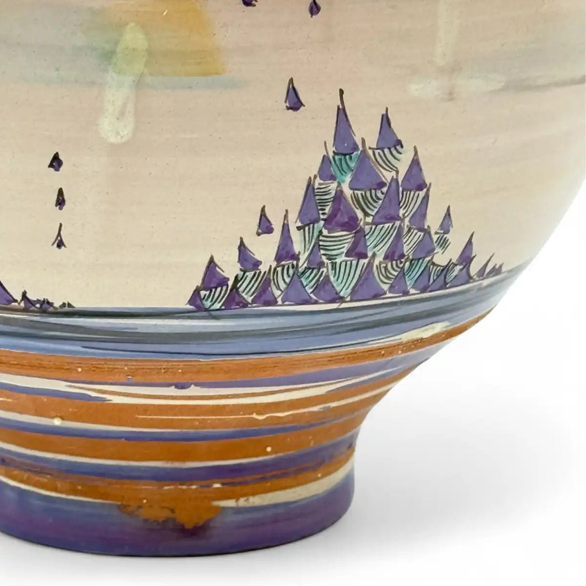 Vento di Lilla in un interno in stile bohémien, accanto a piante e tessuti naturali.