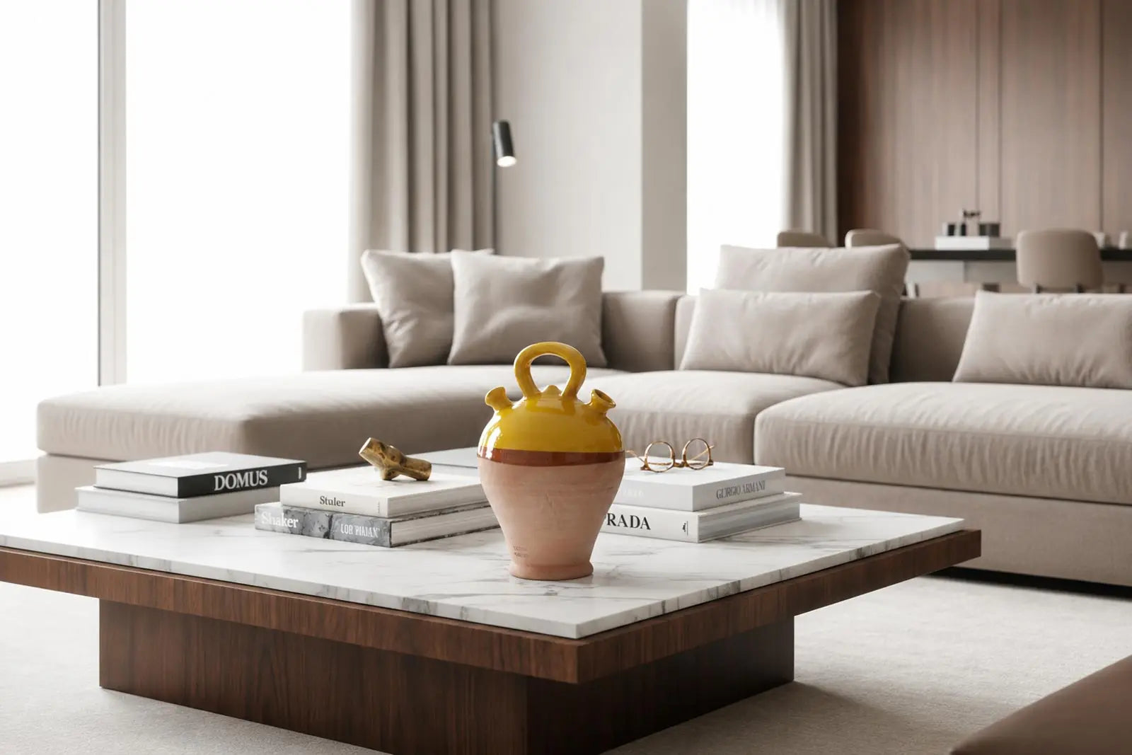 Botijo spagnolo trasformato in oggetto decorativo per interni contemporanei
