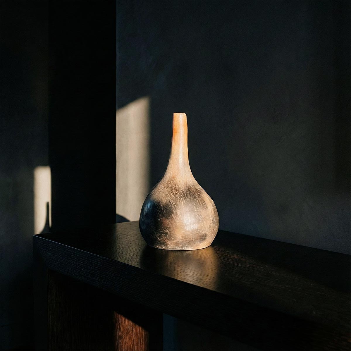 Oggetto d'arte unico bottiglia ceramica Mufida con illuminazione d'atmosfera