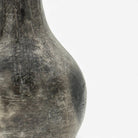 Forma tondeggiante della bottiglia ceramica artigianale di Habiba in argilla affumicata