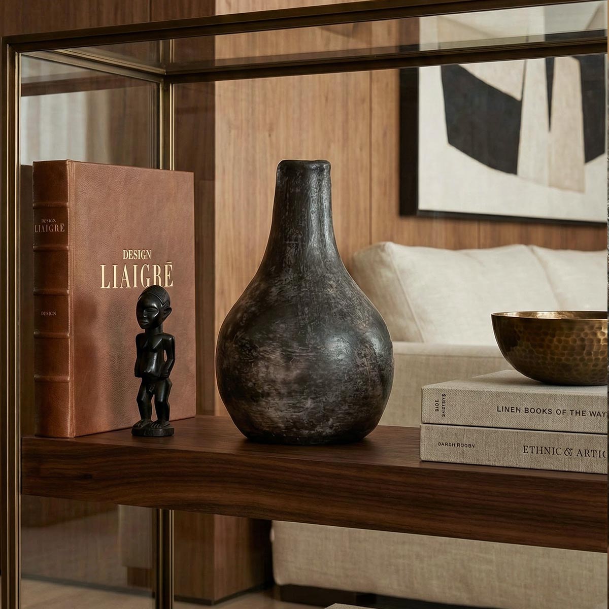 bottiglia ceramica  Habiba in ceramica Sejnane ambientata in salotto di design - Vicode