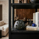 Ciotola materica nera Mufida "Meteora di Terra", design brutalista per Malles x Vicode.