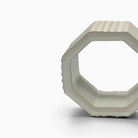 Vista frontale di Doppia Luce, scultura in ceramica artistica con due aperture ottagonali