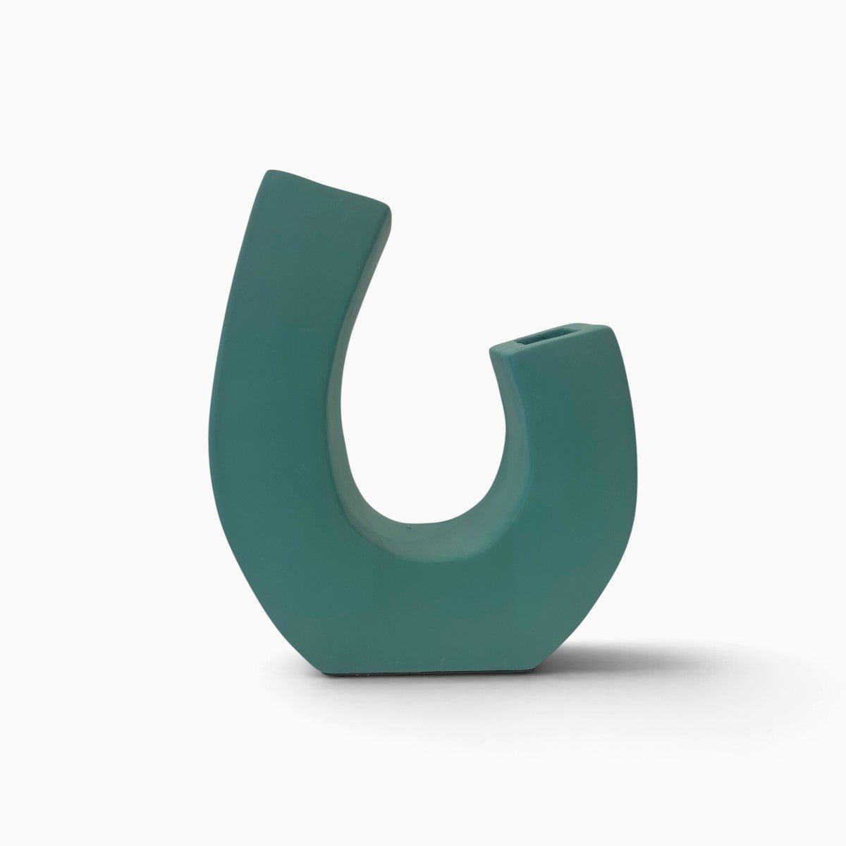 Vaso di design Fulcro in ceramica artistica con forma a U asimmetrica