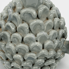 Vaso decorativo grigio per fiori singoli e design minimal