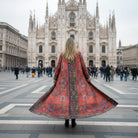 Vista posteriore del kimono soprabito Brera che ne mostra il ricco pattern completo.