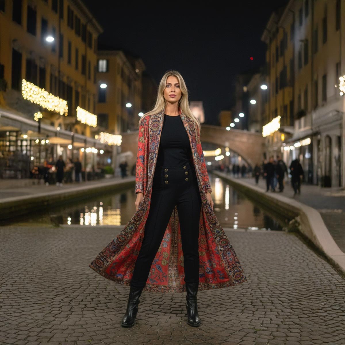 Kimono soprabito Brera, capo in edizione limitata Vicode con fantasia a mosaico rossa.