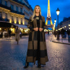 Il kimono soprabito Le Marais riposto nella sua dust bag Vicode, pronto per un viaggio.