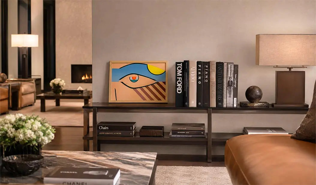 interno di design stile peter marino con quadro di Matteo Balistreri della collezione vicode