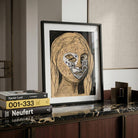 Dettaglio del volto istoriato con icone pop nel quadro contemporaneo Massimiliano Precisi.