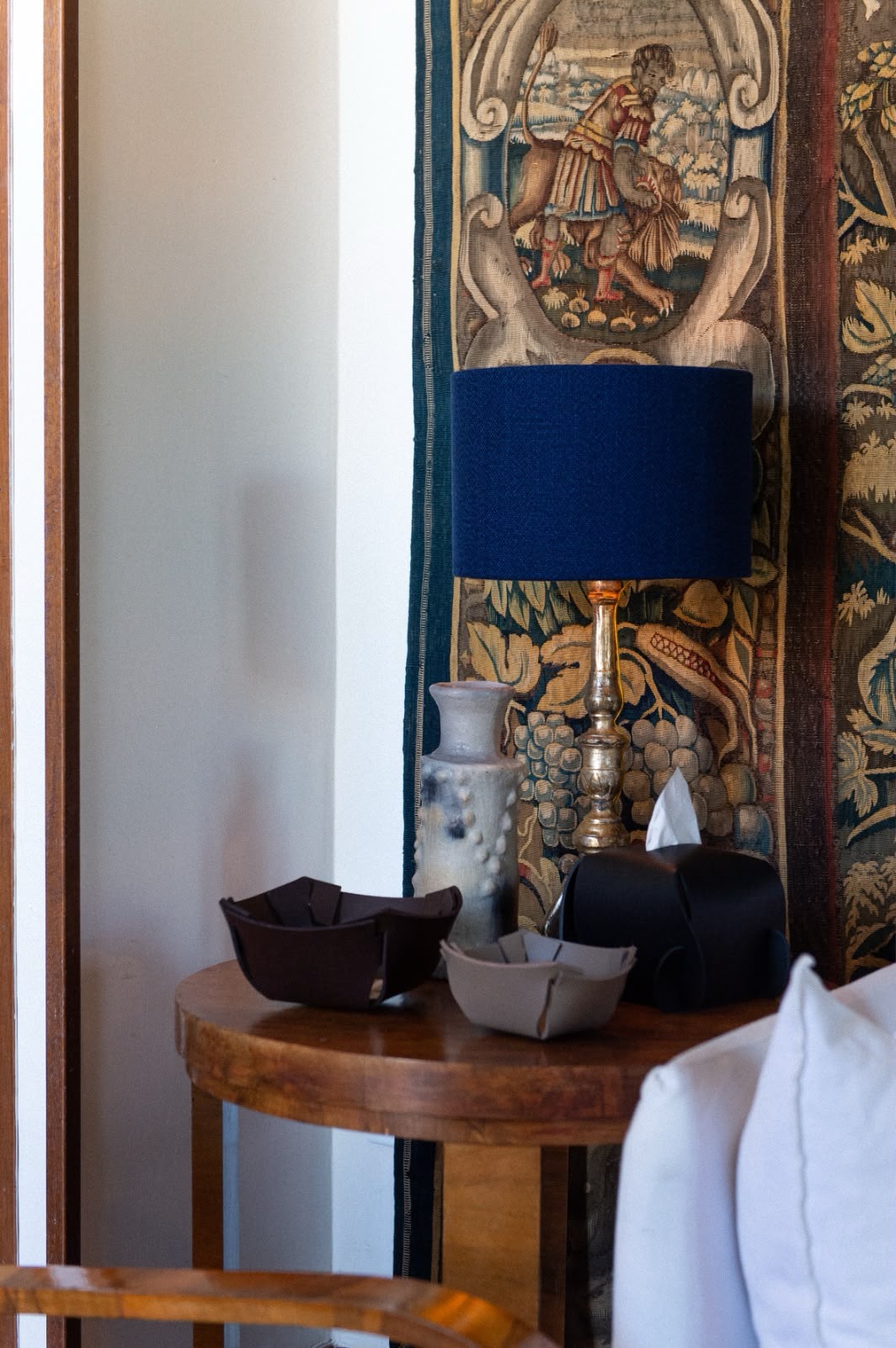 Ceramiche Malles inserite negli ambienti della casa-studio di Studio Vitale.