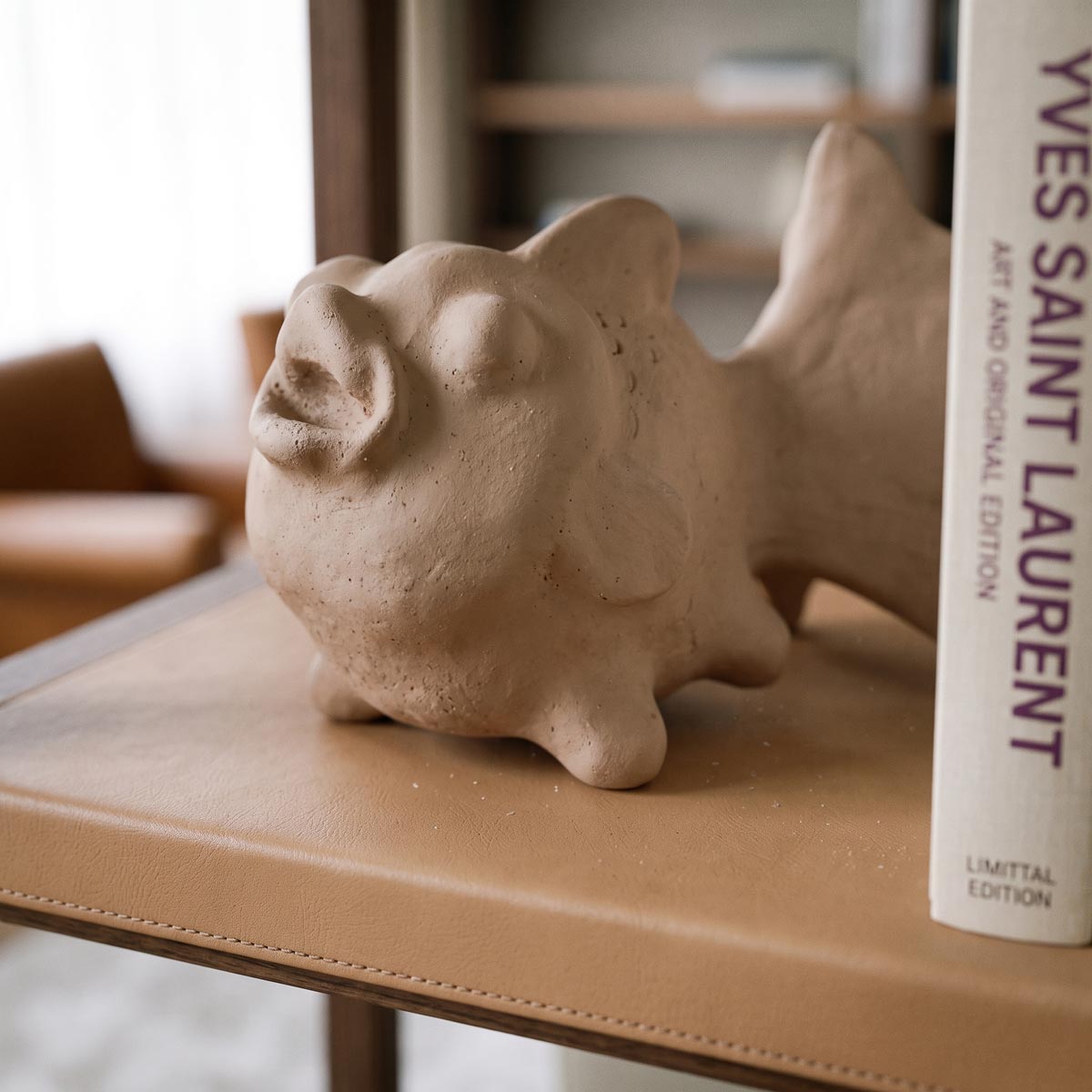 Scultura pesce CASAKŪ in ceramica artistica con finitura opaca GESSO