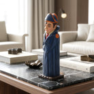 La scultura di Napoleone su una scrivania in uno studio, come pezzo da conversazione.