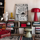 Quadro Bianco e Nero Concettuale, opera originale di Emiliano dalle Piagge Collezione Uodi x Vicode ambientato in una casa di design stile sottsass