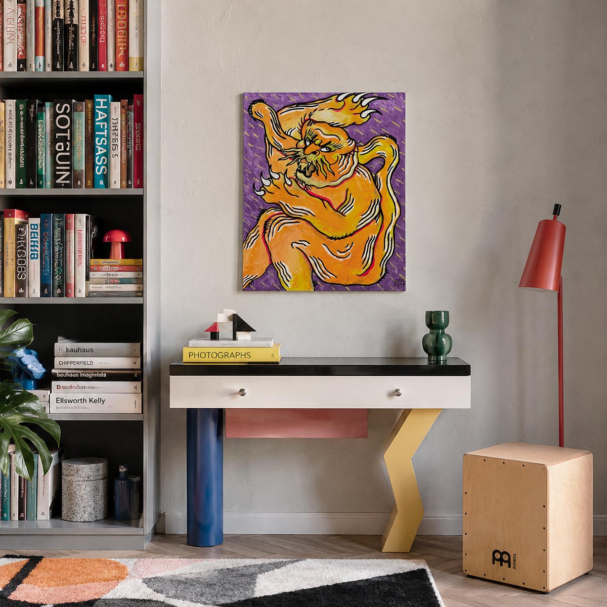 quadro esplosione della tigre di uodi, in un interno di design stile sottsass