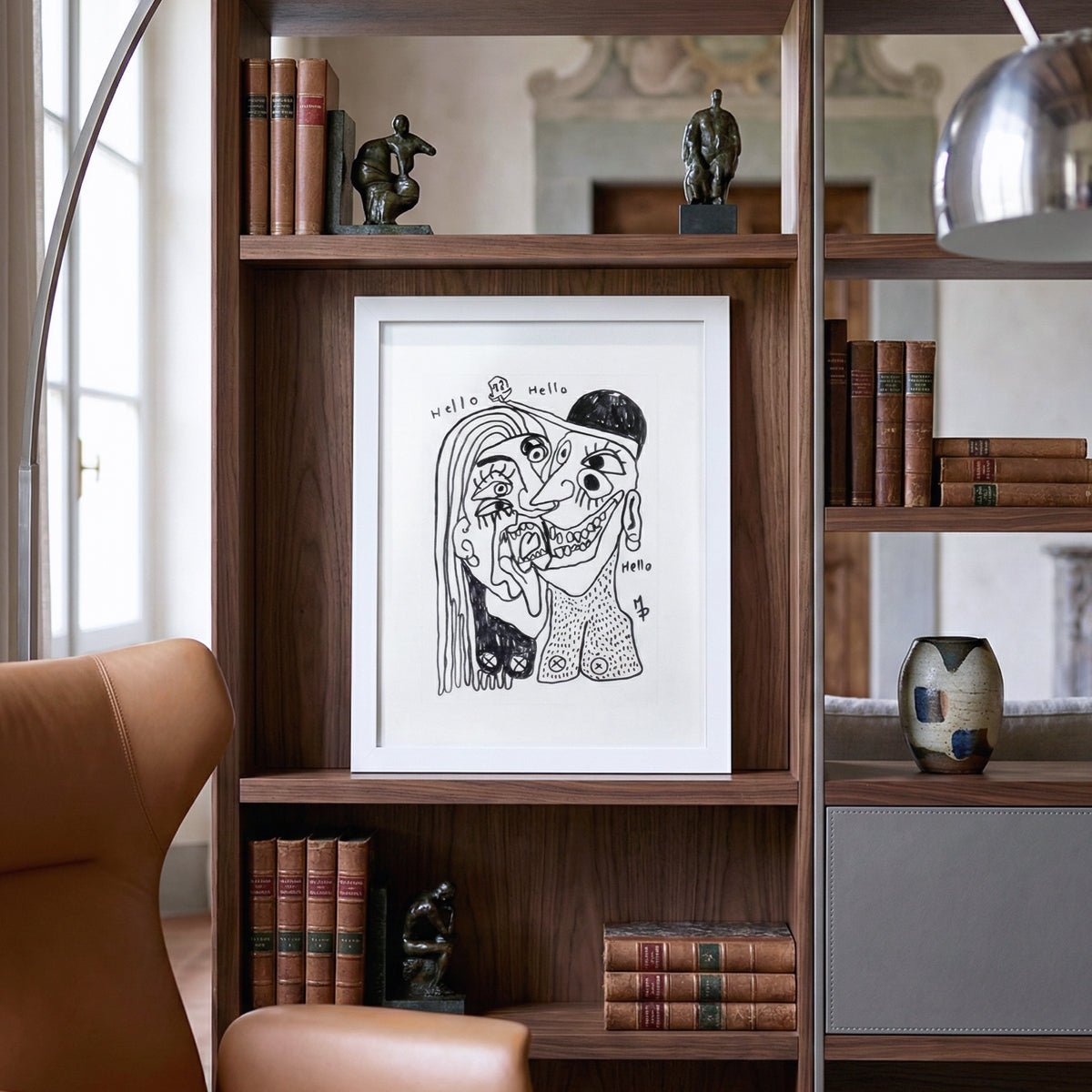 Vista ambientata del Quadro Kreuzberg dell'artista Massimiliano Precisi ambientata in un living moderno con libreria di legno