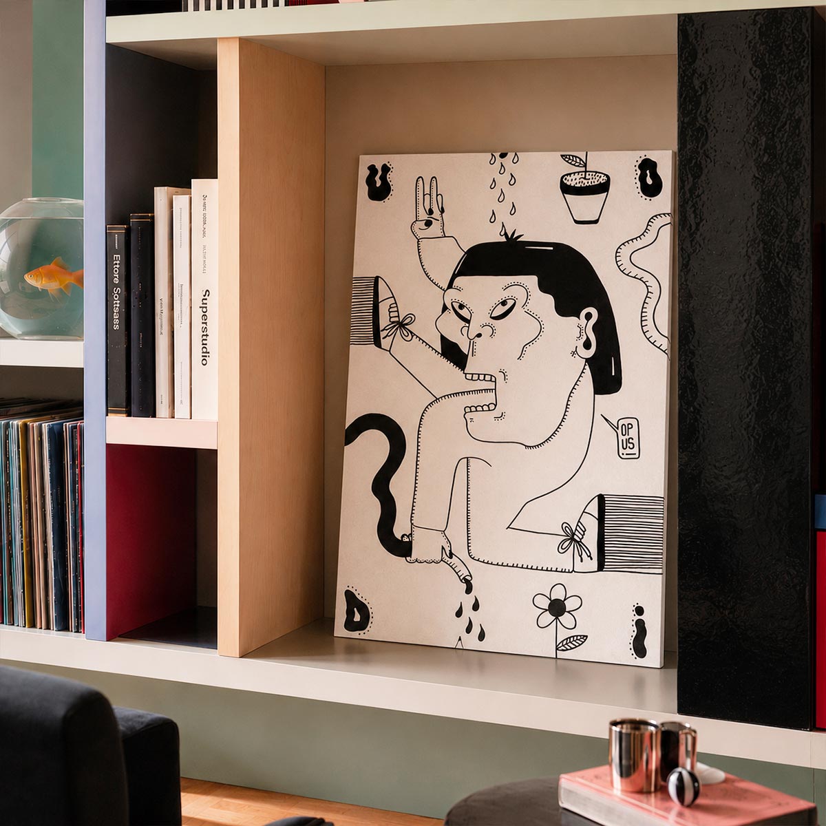 Quadro Monocromatico Opus #6 di Uodi ambientato in una zona living moderna di design stile sottsass