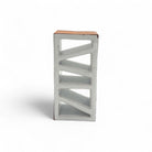 La scultura Alba Inclinata esposta con la sua controparte "Ombra Vermiglia".