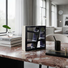 Scultura in terracotta blu Intreccio Notturno, dal design architettonico e complesso.