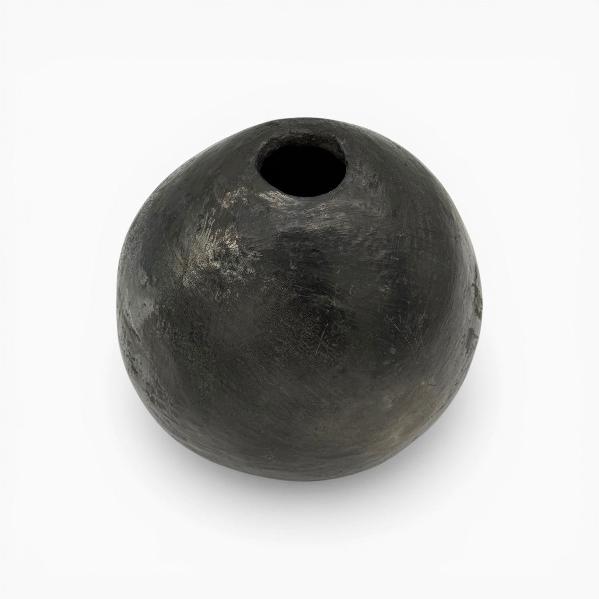 Sfera Notte di Sejnane, esposta come fermacarte di lusso o scultura.