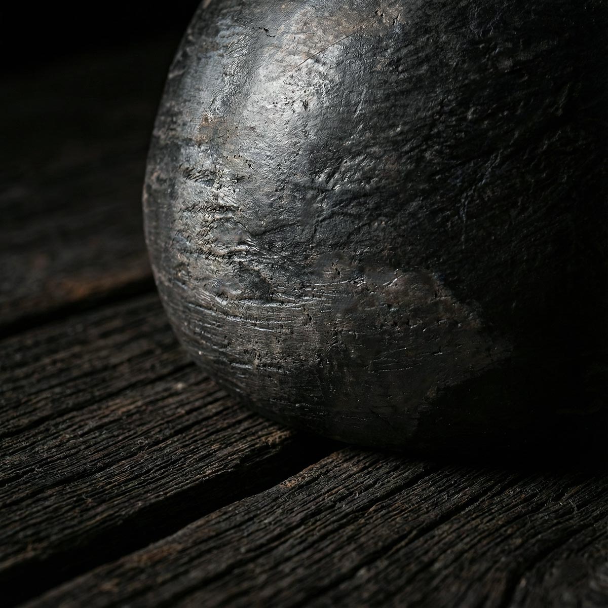 Dettaglio texture simile a un pianeta della sfera ceramica artigianale