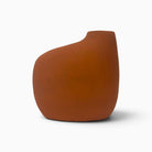 Vaso scultura Tessera in ceramica terracotta dalla forma organica asimmetrica