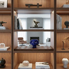 Scultura testa ceramica Selena di Artema Galli, in un profondo smalto blu di Prussia.