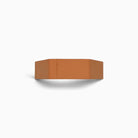 Varco Terreno pezzo unico in terracotta con geometria trapezoidale e rapporto tra pieni e vuoti