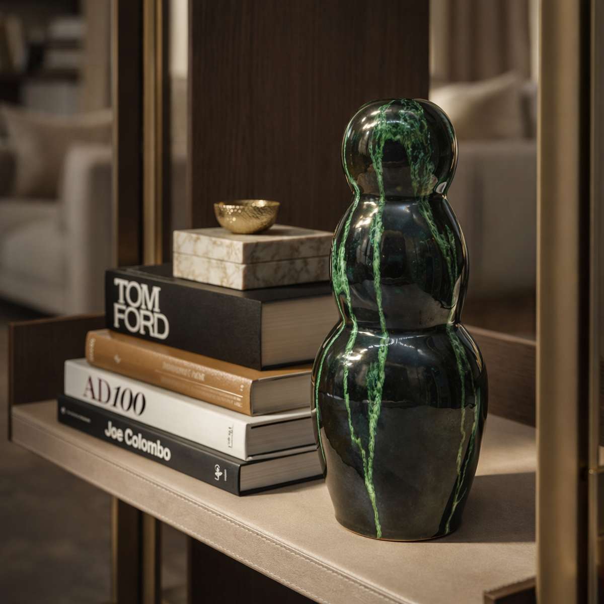 Vaso a goccia in ceramica nera con colature verde smeraldo