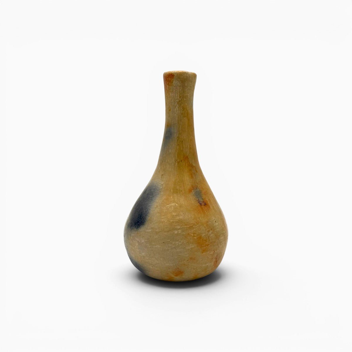 Sintesi visiva tra l'archetipo antico della fiasca e l'estetica minimale del luxury design contemporaneo.