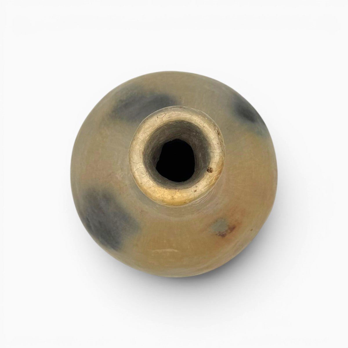 Manufatto scultoreo dal peso di 1,75 kg e altezza di 33 cm ideale per interni eleganti d'avanguardia.