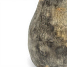 Profilo slanciato del vaso bottiglia in ceramica artigianale Hanene.