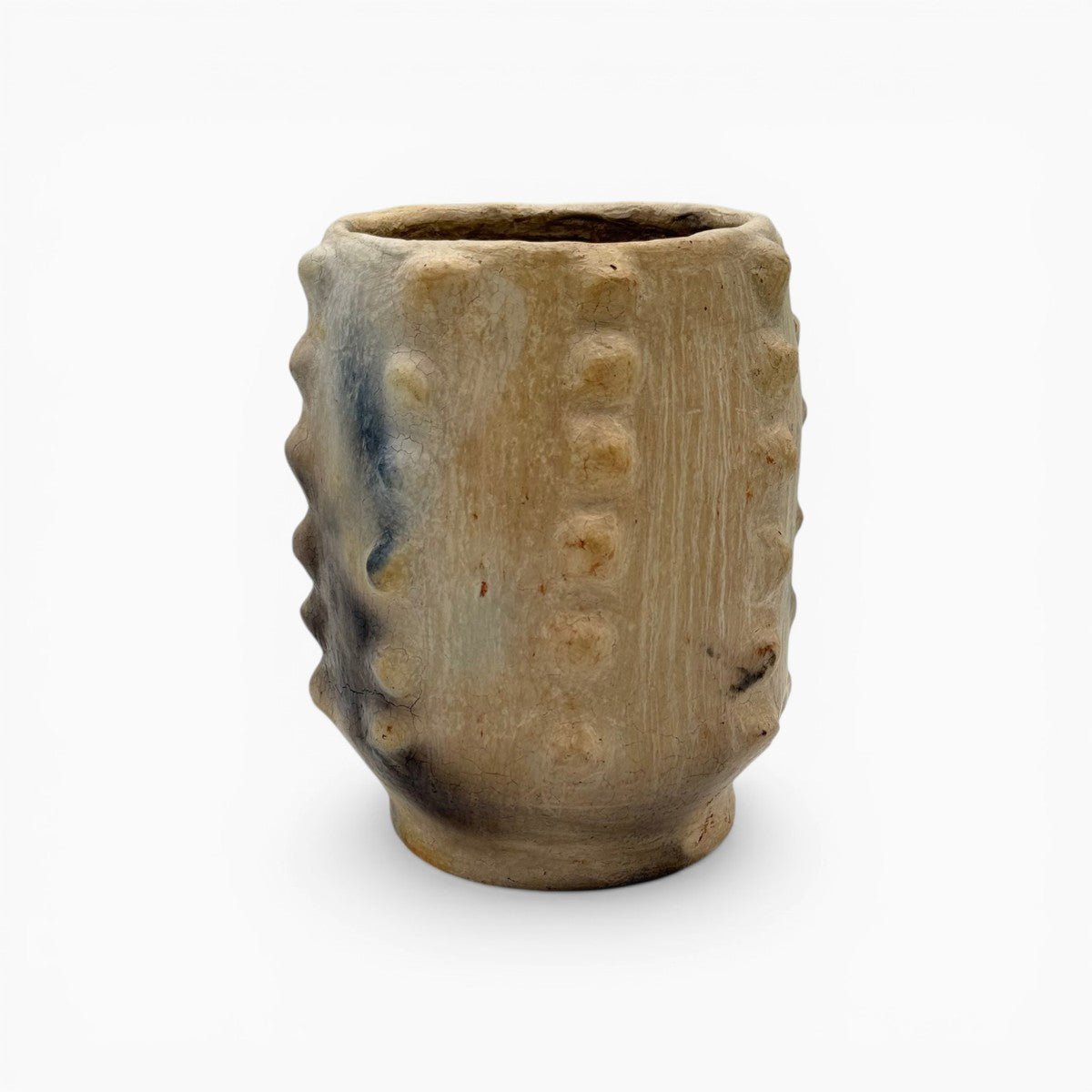 Ceramica artigianale di Hanene: l'unione tra estetica primordiale e design etico contemporaneo.