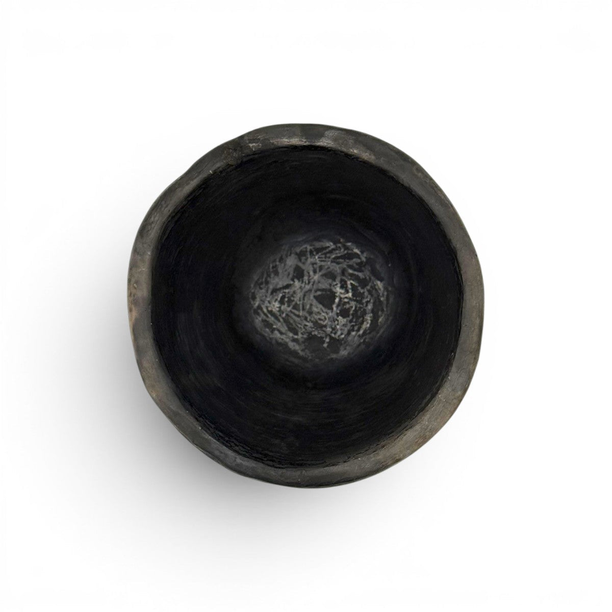 Manufatto scultoreo nero dal peso di 2 kg ideale come punto focale per l'arredamento di interni di lusso.