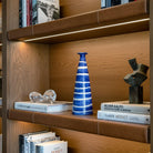 Vaso ceramica Eco Marina di Artema Galli, design a faro blu e bianco stile navale.