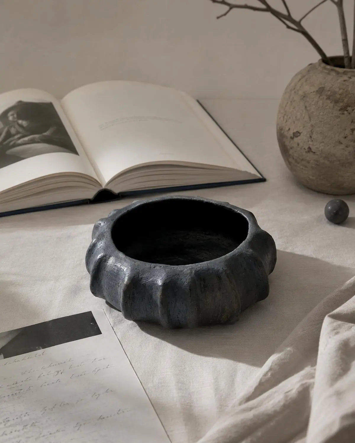 Vaso Malles in ceramica di Sejnane raccontato attraverso materia, memoria e progetto curatoriale