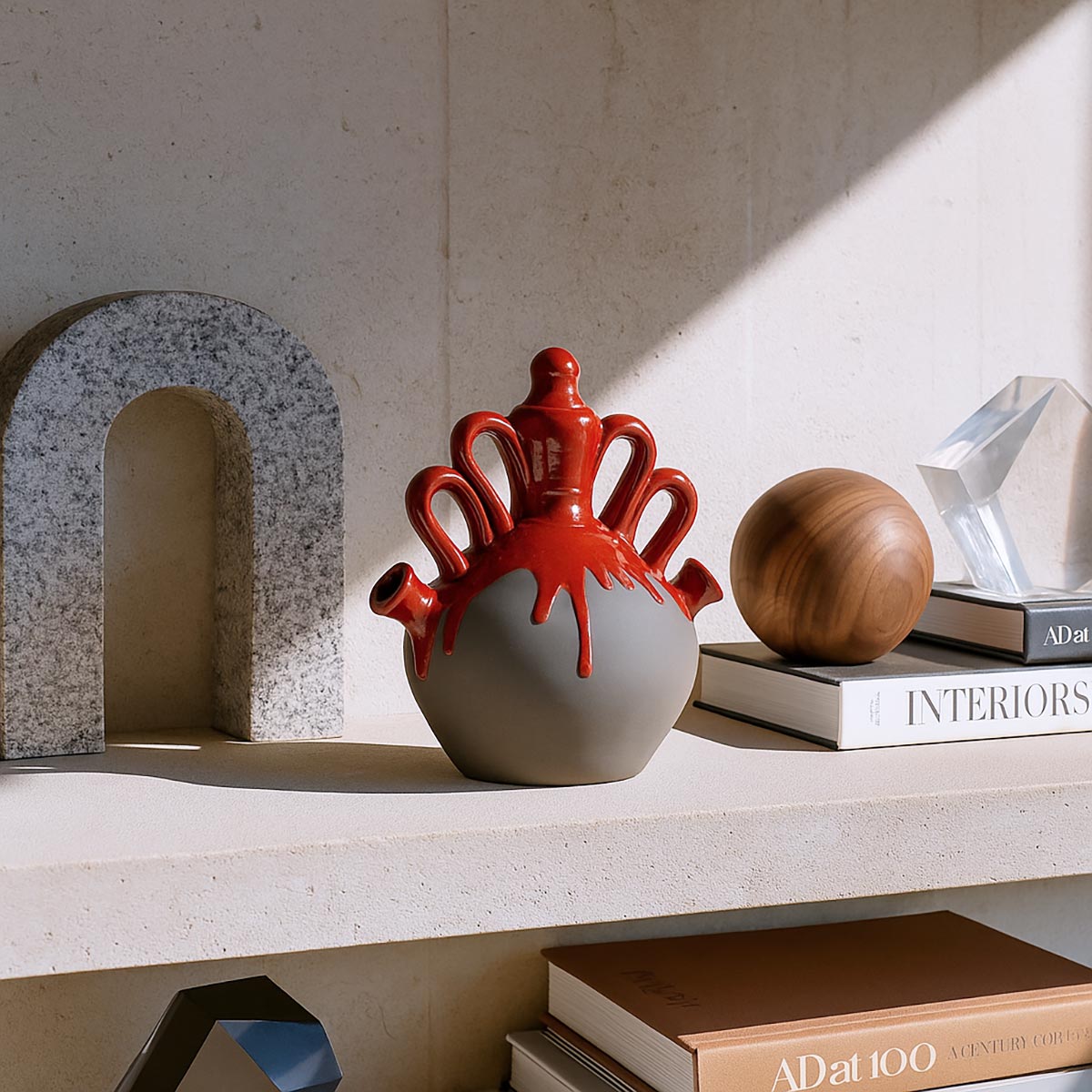 Vaso Menina Roja in ceramica rossa, ispirato al dipinto "Las Meninas" di Velázquez.