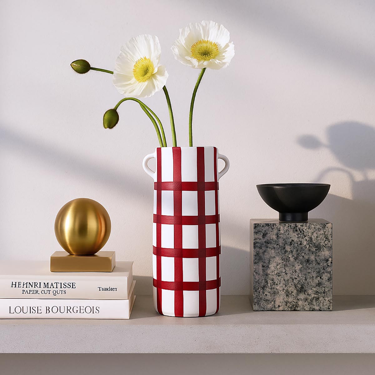 Vaso Pinturas e Orelhas, pezzo unico di design portoghese in ceramica bianca e rossa.