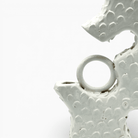 Vaso artistico bianco lucido asimmetrico per fiori singoli