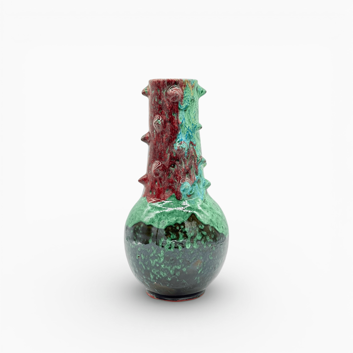 Oggetto d'arte ceramica base verde muschio e collo colorato