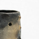 Vaso Cilindrico Sejnane Mufida in terracotta, oggetto di design unico.
