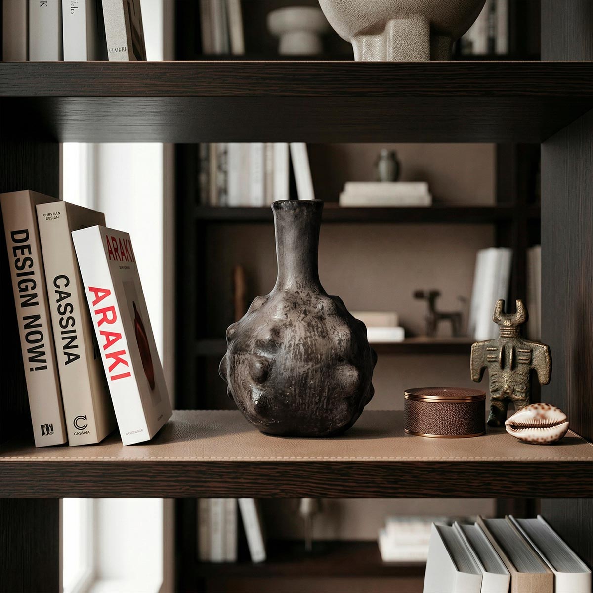 Vaso scultura Seme Primordiale in ceramica nera Sejnane, opera di Hanene per Vicode.