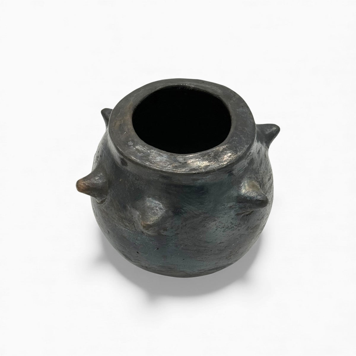 Oggetto di design sostenibile vaso sferico in ceramica tradizionale