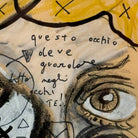 Dettaglio dei numeri e delle croci grafiche che aggiungono profondità materica al ritratto.