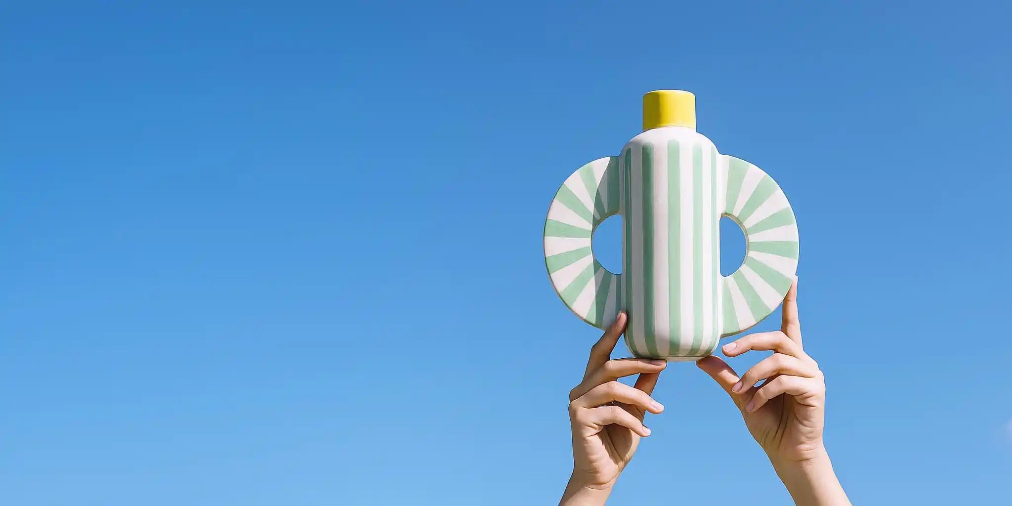 Vaso d’arte VICODE – ceramica artigianale dal design geometrico contemporaneo, simbolo di tradizione e creatività